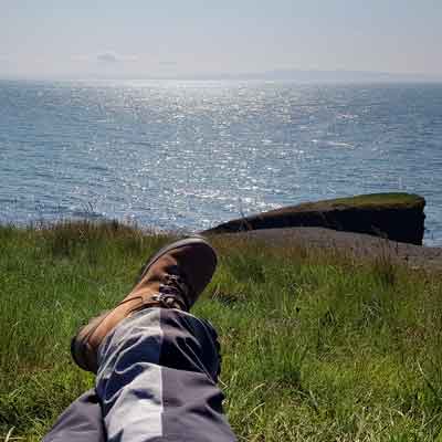 Wanderpause. Einfach die Seele baumeln lassen und die Aussicht genießen